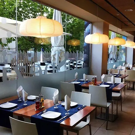 萨洛公园套房公寓式酒店