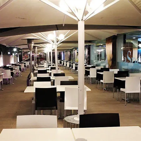 公寓 萨洛公园套房公寓式酒店 *